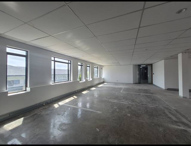 390M² OFFICE TO LET IN HYDE PARK